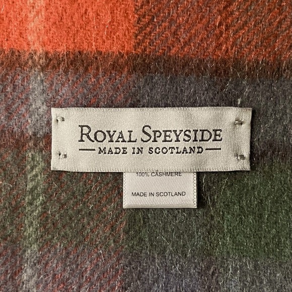 Scottish Cashmere NWOT Scarf 72” x 10” Made in Scotland Royal Speyside - Picture 2 of 3